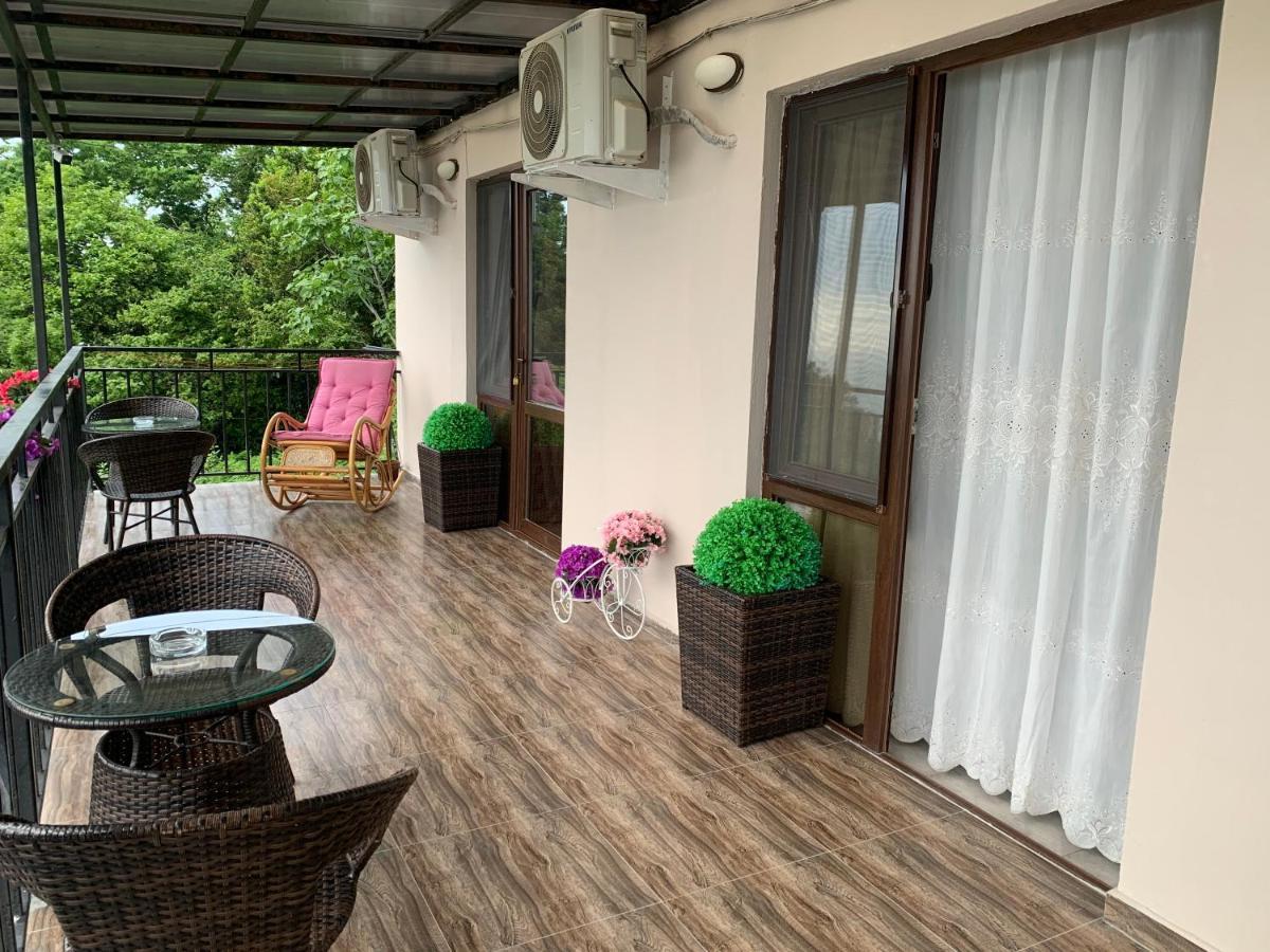 White House Chakvi Hotel Kültér fotó