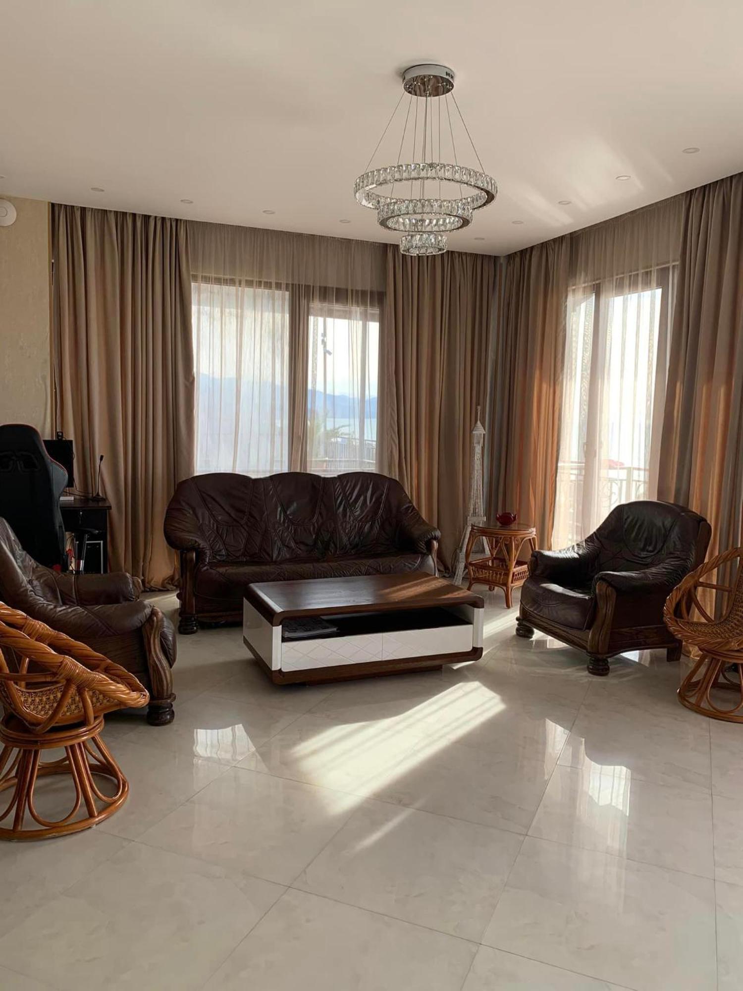 White House Chakvi Hotel Kültér fotó