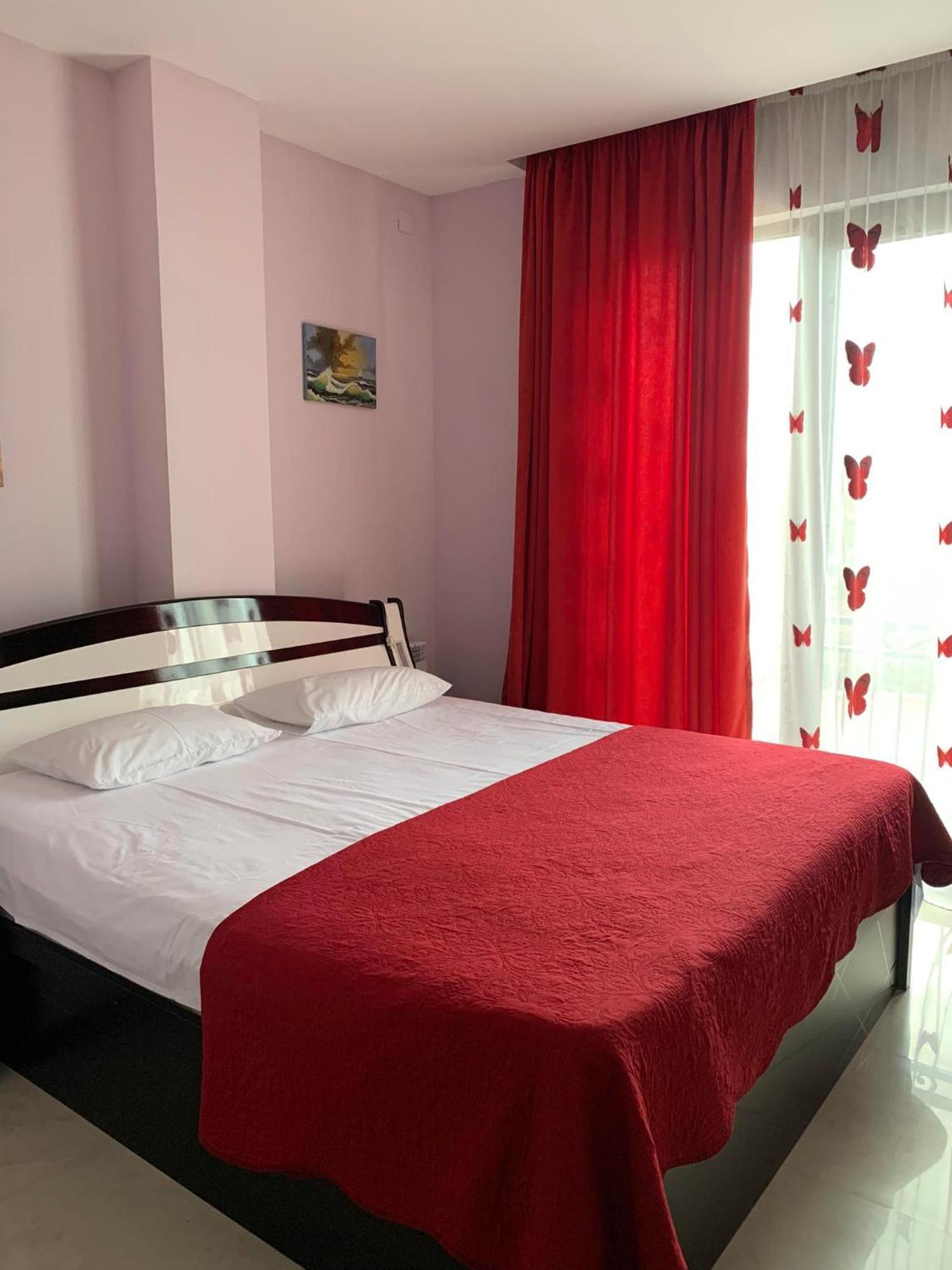 White House Chakvi Hotel Kültér fotó