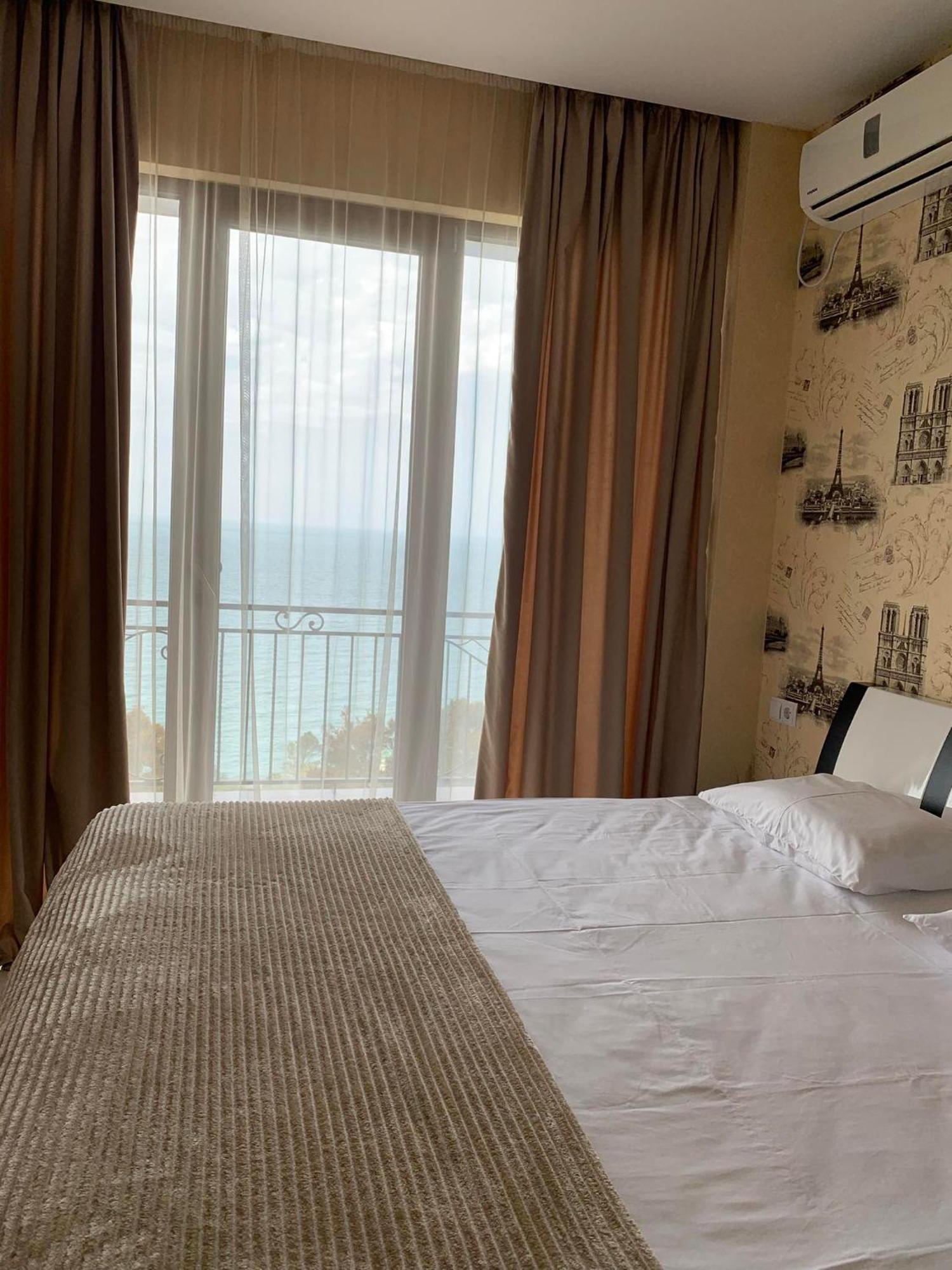 White House Chakvi Hotel Kültér fotó