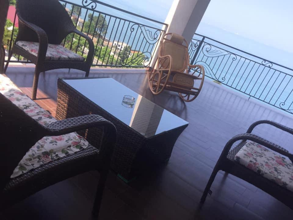 White House Chakvi Hotel Kültér fotó